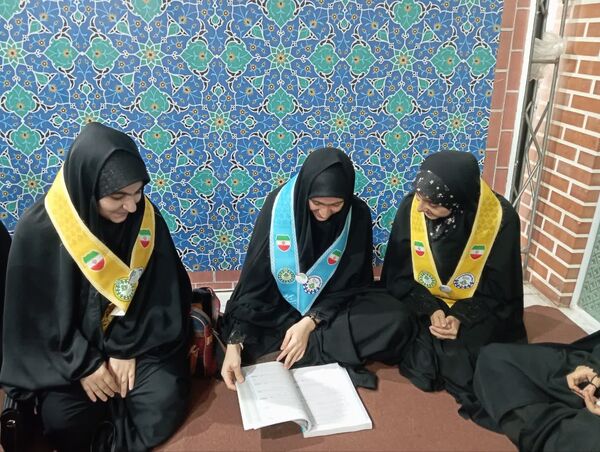 خادمان کوچک، ارادت بی کران