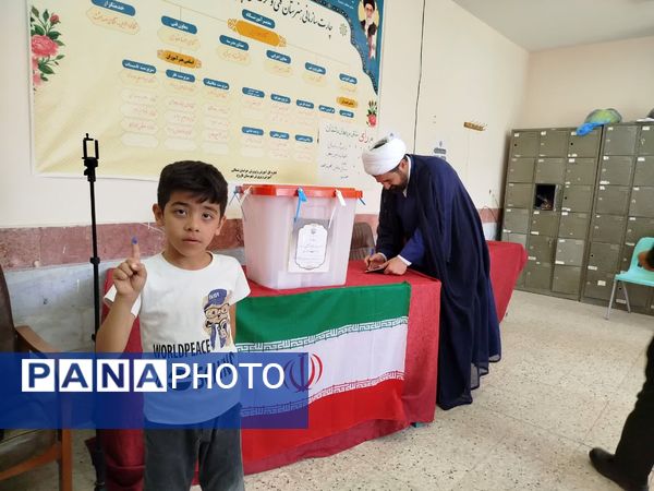 مردم شهرستان فاروج همدل و یکصدا پای صندوق‌های رأی 