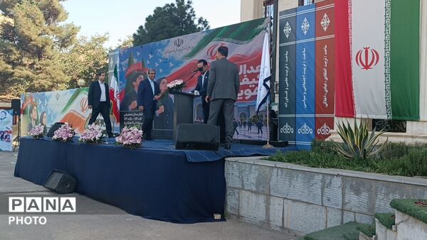 جشن آغاز سال تحصیلی جدید  در دبیرستان نمونه دولتی مصلی‌نژاد