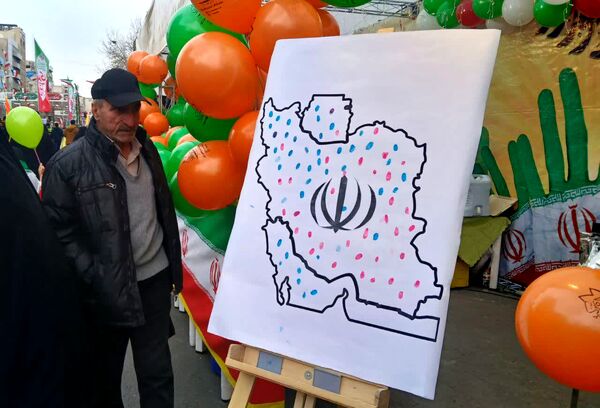 راهپیمایی ۲۲ بهمن با حضور پرشور مردم انقلابی در تهران