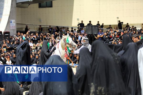 تعزیه ظهر عاشورا در جوار حرم امام رضا(ع) در مشهد