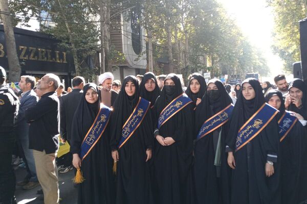 حضور پرشور دختران و پسران شهریار در روز استکبار ستیزی