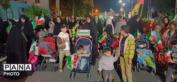 رژه سربازان کوچک امام زمان (عجل) شهر هشتگرد در شب‌های اقتدار