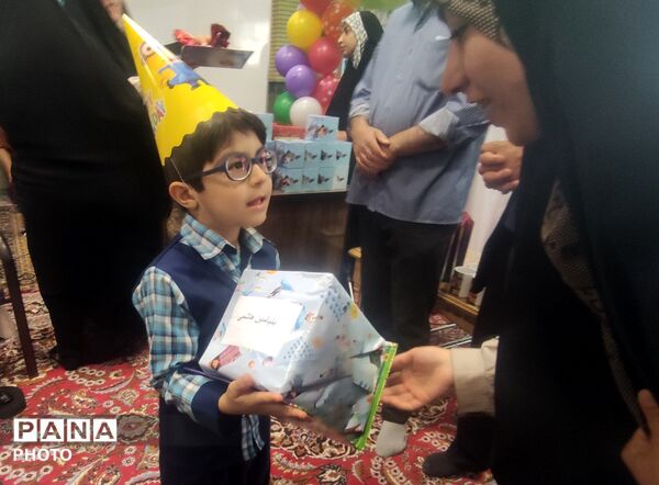  جشن الفبای دانش‌آموزانِ دبستان موعود