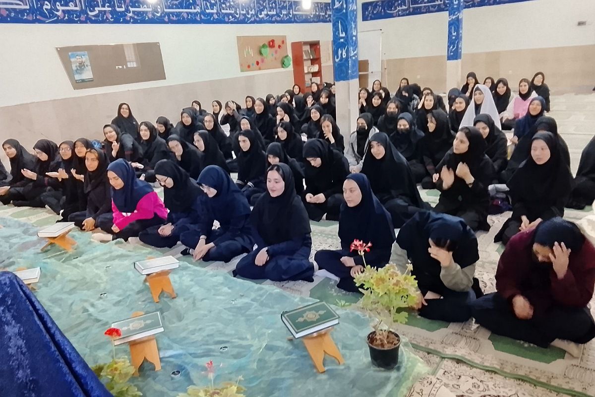 اجرای سومین نشست قرآنی در مدارس با حضور امام جمعه قرچک در دبیرستان شهدای محراب