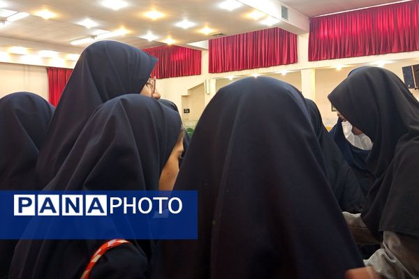 افتتاحیه مسابقات درس‌هایی از قرآن در دبیرستان راضیه شکرایی ناحیه دو شهرری 