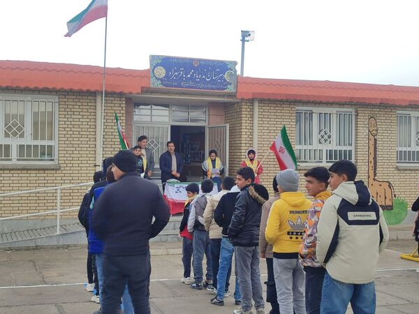 نغمه‌های آزادی در آوای دانش‌آموزان روستای درخت سنجد 