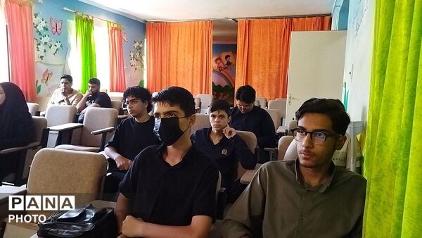 اولین جلسه از آموزش ساخت مستند و تولید محتوا در کانون مهر تابان 