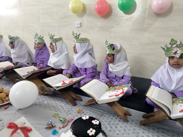 جشن قرآن کلاس اولی‌ها در دبستان شهید بهشتی قلعه‌گنج