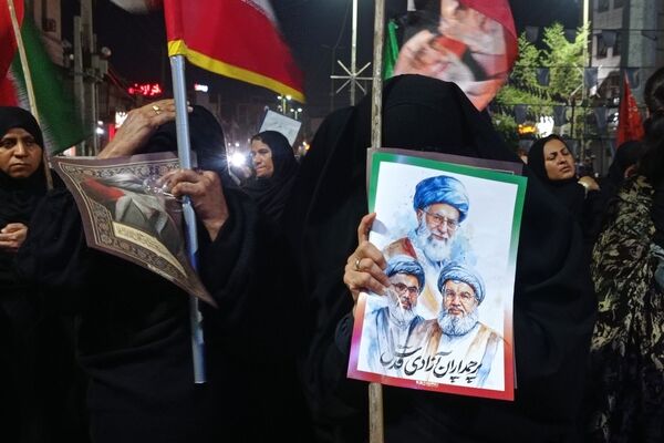 مراسم جاماندگان مراسم تشییع رهبر شهید در میناب
