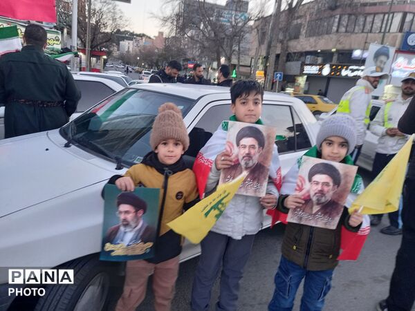 میدان انقلاب شهر سنندج، تجلی حضور خودجوش مردم در موکب شهدای فرهنگی سازمان دانش‌آموزی استان کردستان