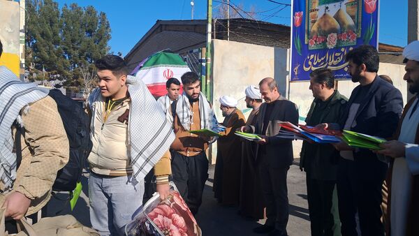 اعزام دانش‌آموزان پسر آشخانه به راهیان نور 