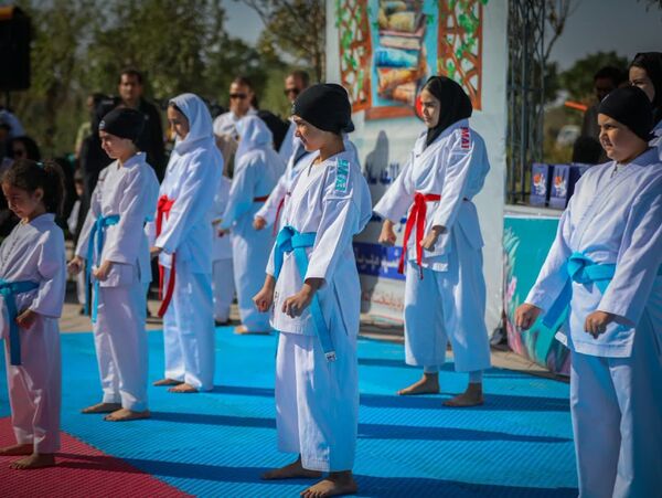 همایش پیاده‌روی خانوادگی در محمدشهر کرج 