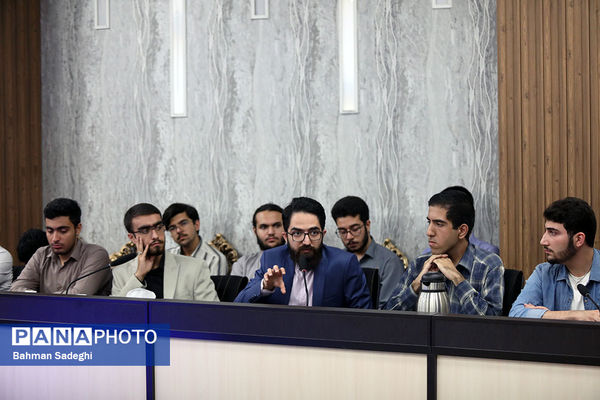 نشست صمیمی وزیر آموزش و پرورش با مدال آوران المپیادهای علمی