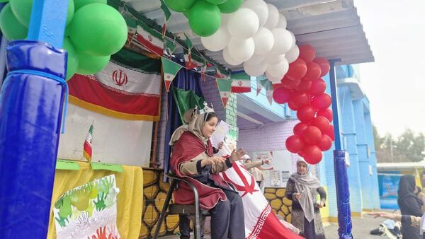 سالروز پیروزی انقلاب اسلامی در دبستان حافظ یک
