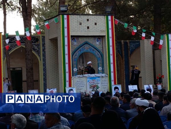 غبارروبی مزار شهدا توسط مسئولین شهرستان نیشابور انجام شد 