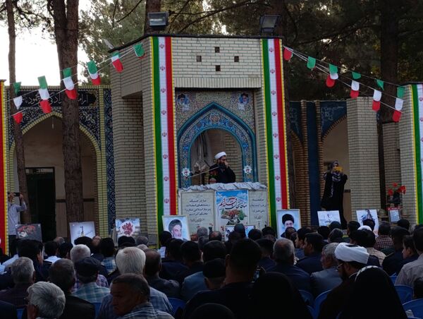 غبارروبی مزار شهدا توسط مسئولین شهرستان نیشابور انجام شد 