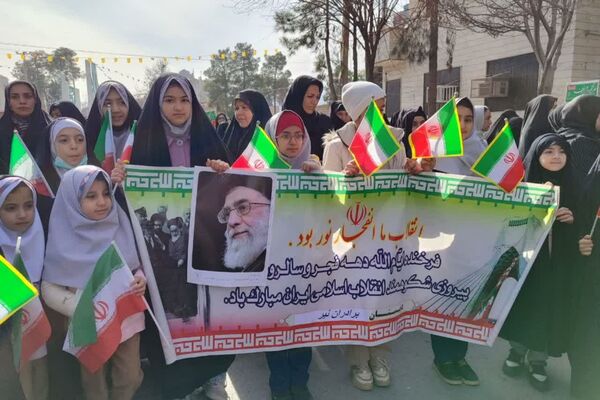 حضور با شکوه مردم زرقان در راهپیمایی 22 بهمن ماه