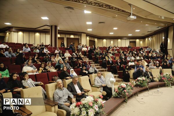  جشنواره «آینه عشق» در دبیرستان شاهد شهدای هفتم تیر 