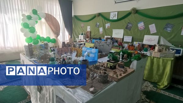 برگزاری نمایشگاه باقرآن تا آسمان در دبیرستان دخترانه امام حسین(ع)