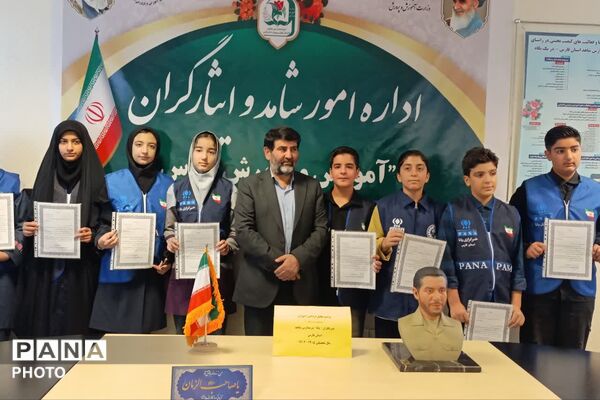 تجلیل از خبرنگاران پانا مدارس شاهد در اداره امور شاهد و ایثارگران فارس