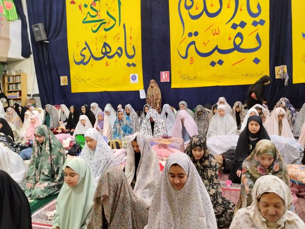 اعتکاف دختران نوجوان در مسجد سیدالشهدا مشهد