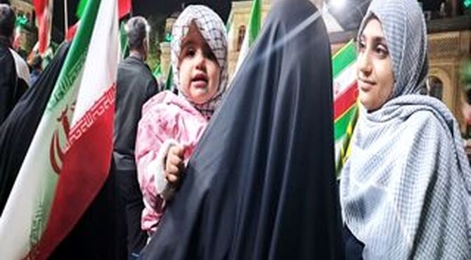 حضورِ سبزِ مردمِ یکن‌آباد در میدانِ امام؛ ادایِ احترام به حماسه‌سازانِ خدمت