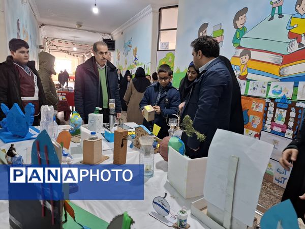 نمایشگاه دست سازه‌های دانش‌آموزان در دبستان هیأت امنایی ملاصدرا 