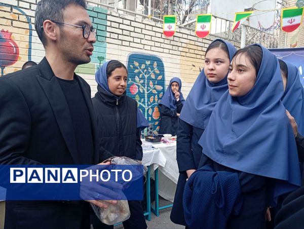 برپایی بازارچه دانش آموزی در دبیرستان دکتر جواد حداد۲ 