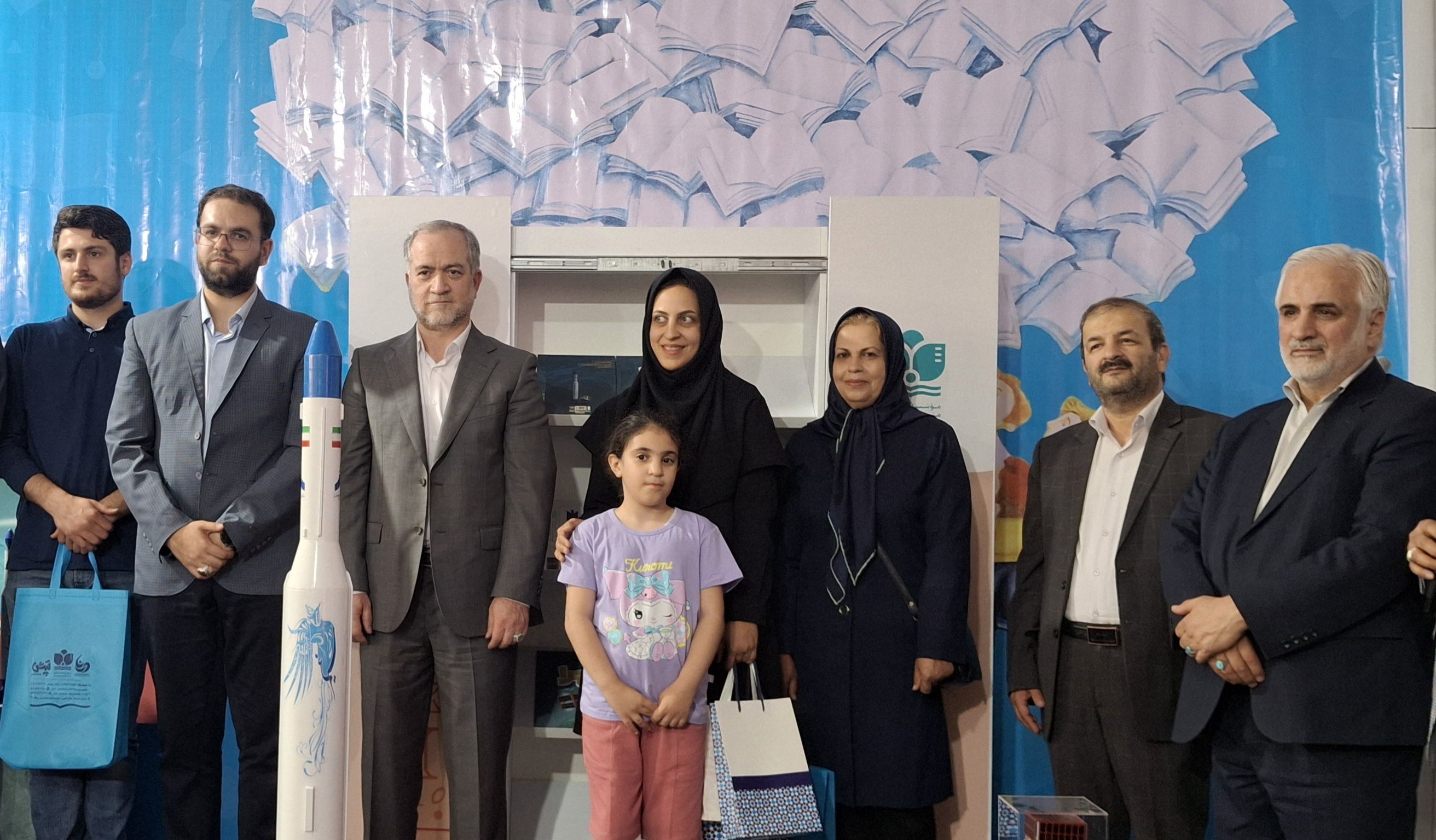 رونمایی از کتاب «مهدا»؛ قصه‌ای جذاب از موفقیت‌های فضایی ایران در نمایشگاه بین‌المللی کتاب تهران