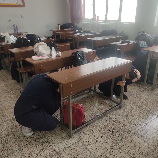 مانور زلزله در دبیرستان علی افشارنژاد ناحیه ۶ مشهد