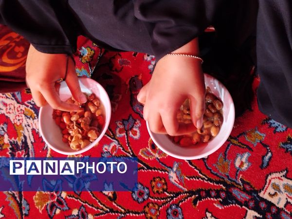 جشن بزرگ یلدا با عطر مادرانه در مجمع انصارالحسین