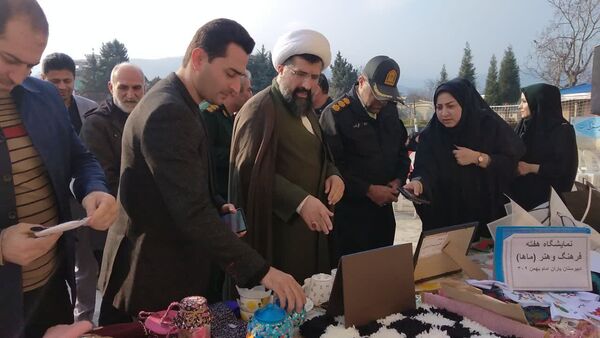 طنین زنگ انقلاب در مدارس گلوگاه