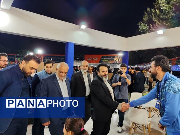 بازدید رئیس شورای شهر و معاون فرهنگی و اجتماعی شهرداری مشهد مقدس از غرفه منطقه ۱۰ در جشنواره خانواده ورزش 