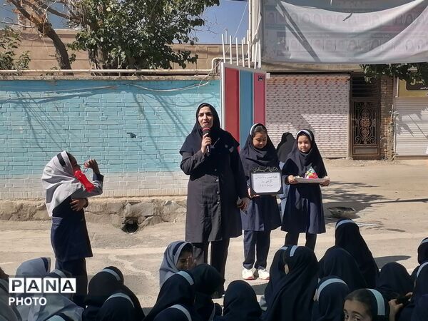 آموزش ایمنی و اطفاء حریق در دبستان ناهید نخودی نیشابور 