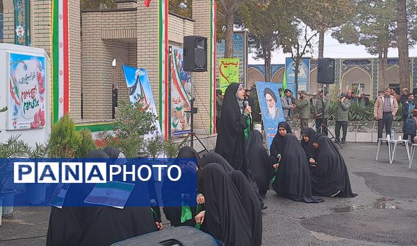  غبارروبی مزار شهدا در نیشابور 