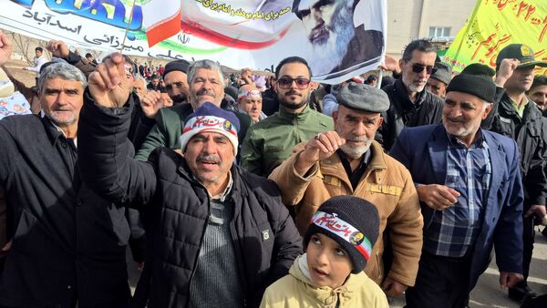 حضور پرشور مردم روستای اسد آباد در راهپیمایی ۲۲ بهمن