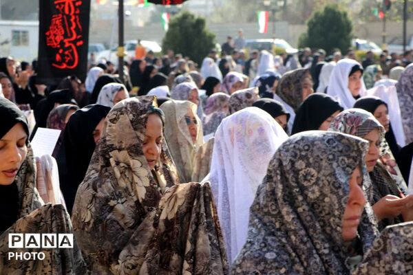 اجتماع مومنانه مردم زرقان در عید سعید فطر 