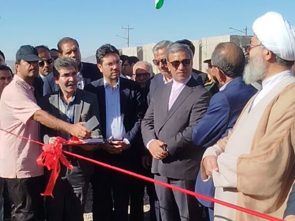 خراسان رضوی میزبان جهش انرژی پاک؛ افتتاح و کلنگ‌زنی پروژه‌های خورشیدی با حضور استاندار