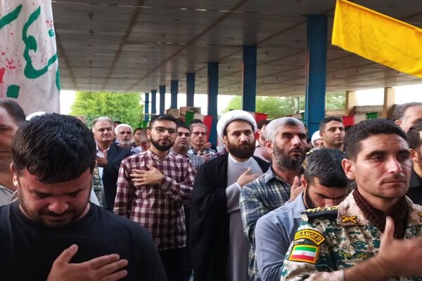 تشییع پیکر شهید شاهرخی‌فر بر دستان مردم شوشتر
