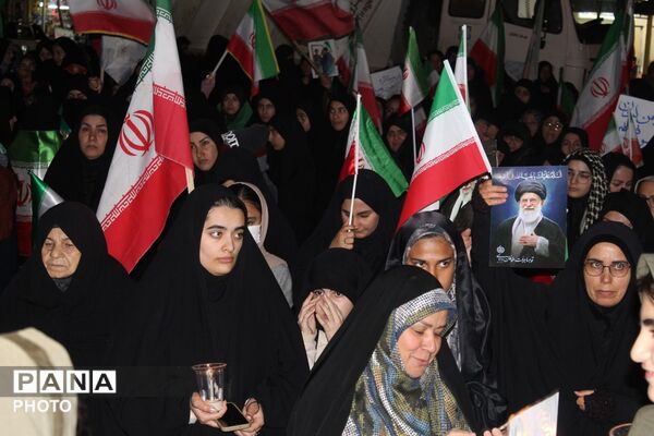 تجمع شبانه با همکاری آموزش و پرورش به مناسبت چهلمین روز شهادت فرشتگان میناب 