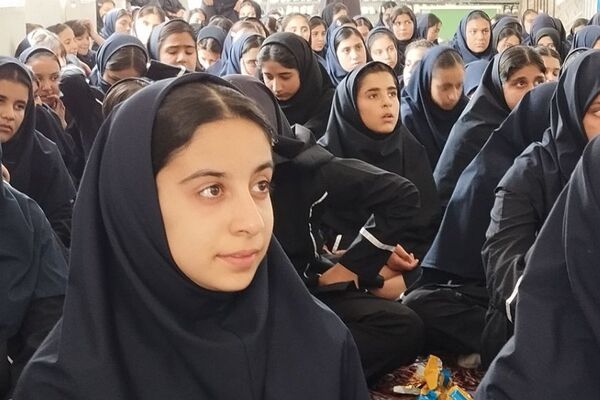 آشنایی با نیروی انتظامی گامی به سوی ارتقاء امنیت در مدرسه زکیه صباشهر