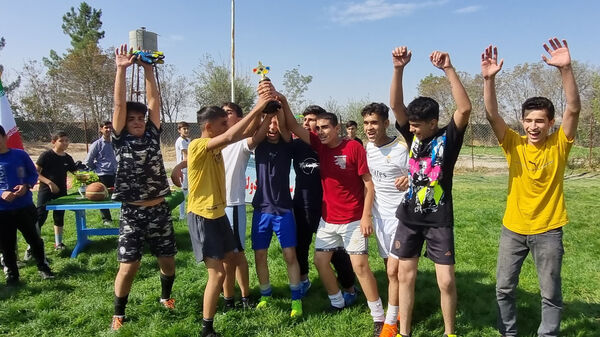 برگزاری آیین فعالیت‌های ورزشی درون مدرسه‌ای دبیرستان نمونه دولتی پژوهش آشخانه 