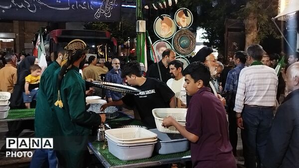 چایخانه فاطمه الزهرا برای هفتاد و هفتمین شب میزبان مردم 