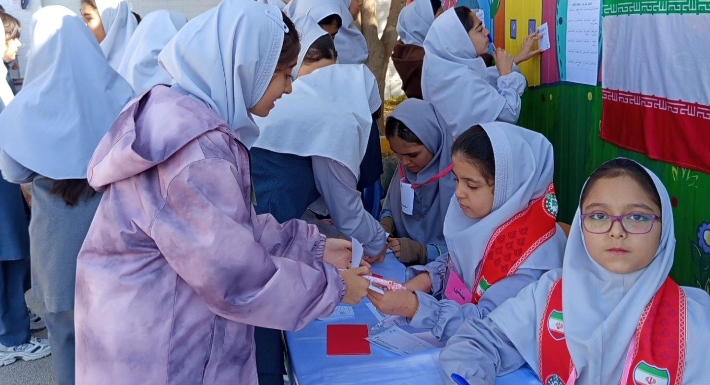 جشن مشارکت دانش‌آموزان؛ برگزاری انتخابات شورای دانش‌آموزی در مدرسه پیامبر اعظم(ص)