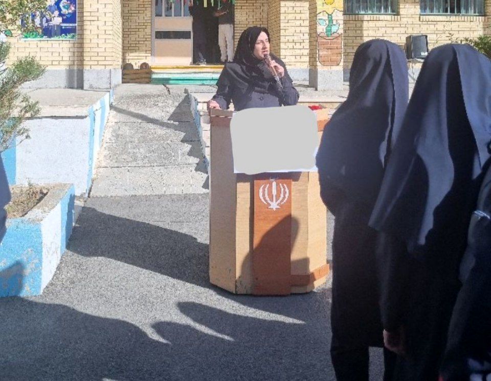  معلم یک جریان سازنده‌ تربیتی است