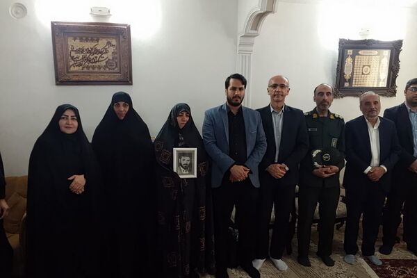 تجدید پیمان فرهنگیان ورامینی با آرمان‌های شهدا در هفته بسیج