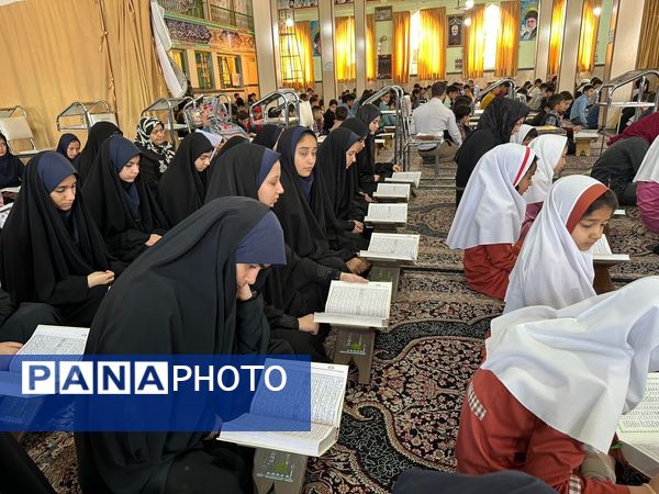محفل انس با قرآن دانش‌آموزی یادوآره شهدای دانش‌آموز غزه در شهرستان چناران