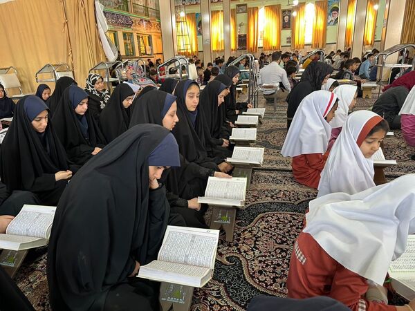 محفل انس با قرآن دانش‌آموزی یادوآره شهدای دانش‌آموز غزه در شهرستان چناران