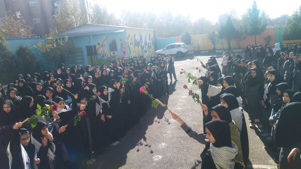 حضور پرمهابت شهید گمنام به مدرسه حضرت زینب صدرا و گرامیداشت مراسم پرچم‌گردانی امام حسین(ع) در هشتگرد